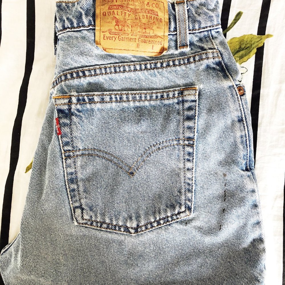 Vintage | Light Wash Levi's Denim Shorts